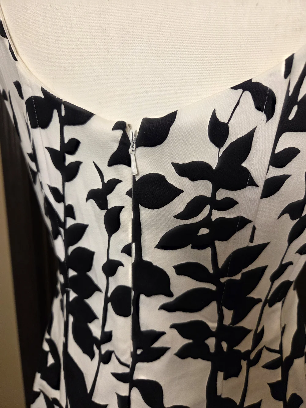 Nine West Black & White Floral Midi Dress with Red Floral Border NWT - Picture 8 of 14